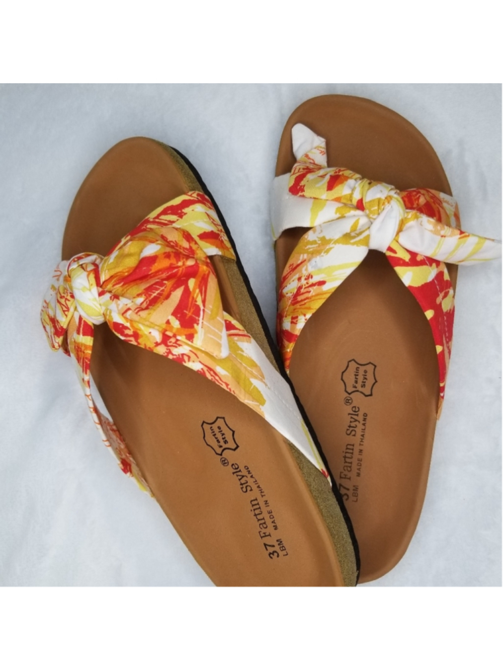 NWOT Sandals with bow accent - Picture 1 of 3